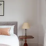 Stylish Art Deco 1 bedroom in West London