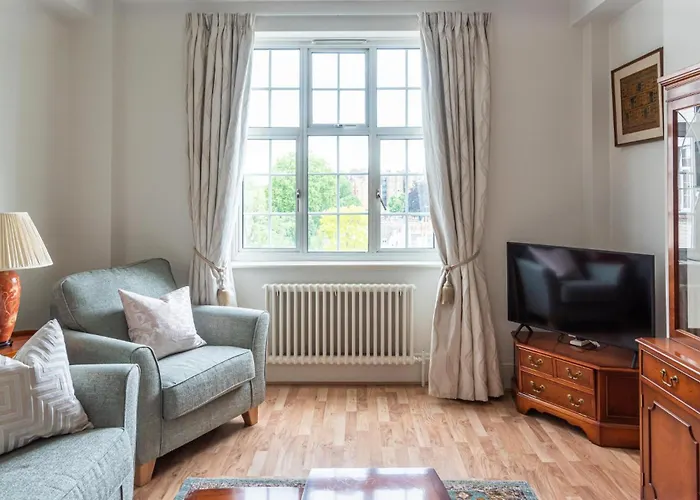 Stylish Art Deco 1 bedroom in West London