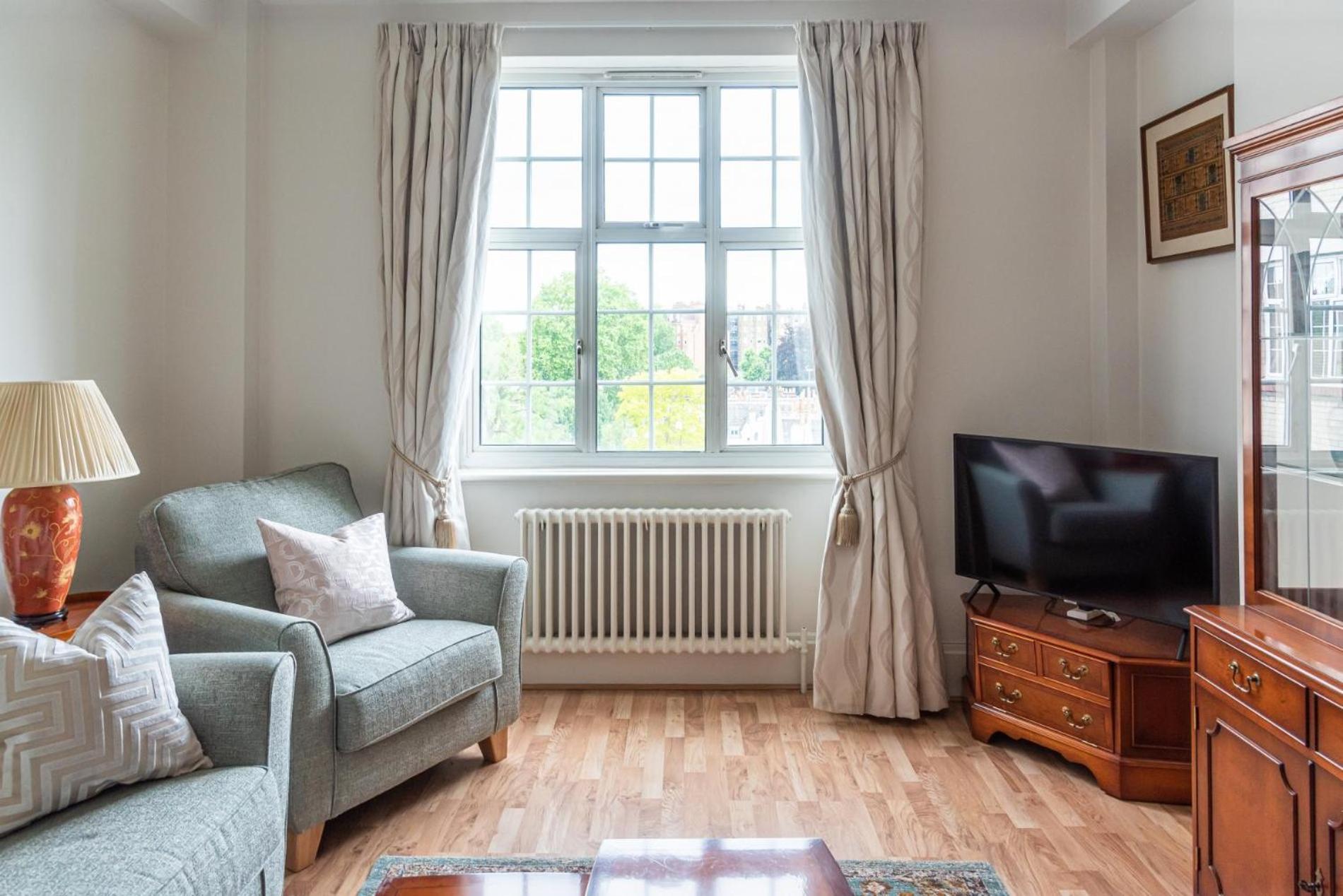 Stylish Art Deco 1 Bedroom In West
