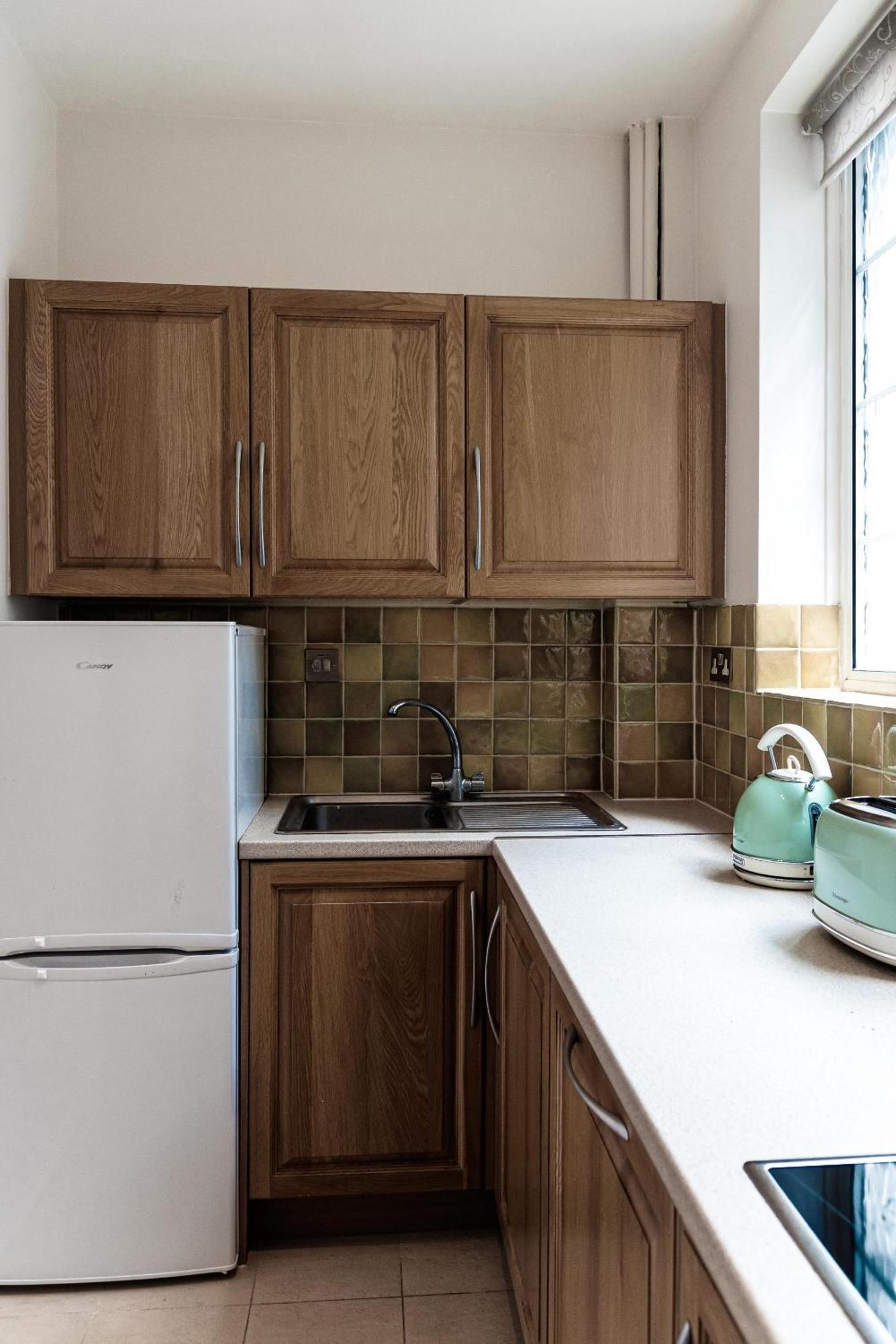 Stylish Art Deco 1 Bedroom In West